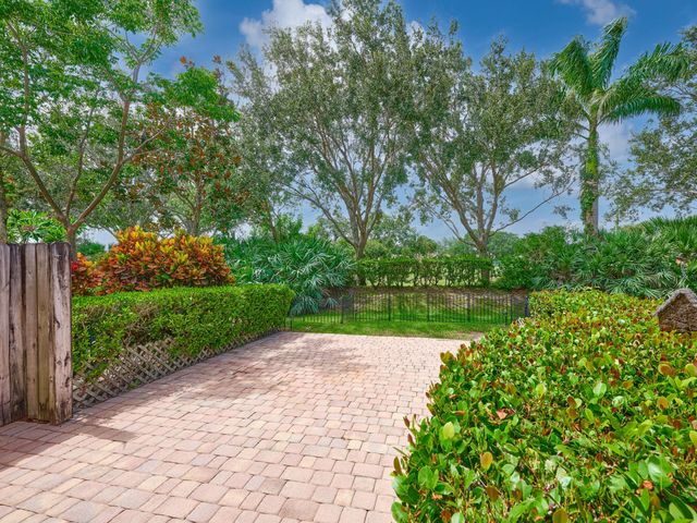 6725 Old Farm Trail, Boynton Beach, FL 33437