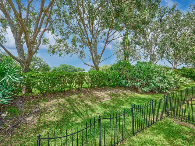6725 Old Farm Trail, Boynton Beach, FL 33437