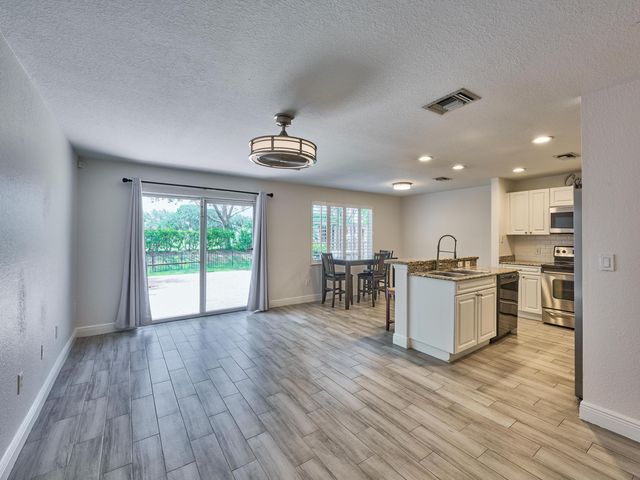 6725 Old Farm Trail, Boynton Beach, FL 33437