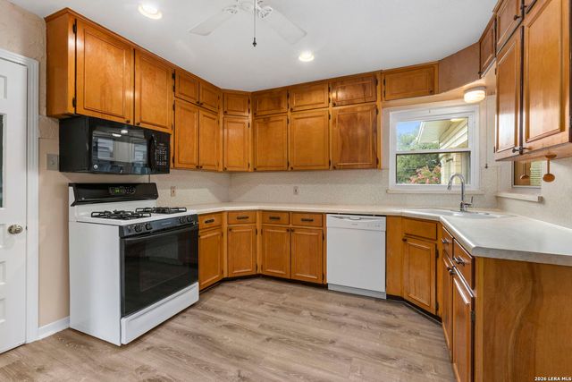 117 BRYKER DR, Terrell Hills, TX 78209