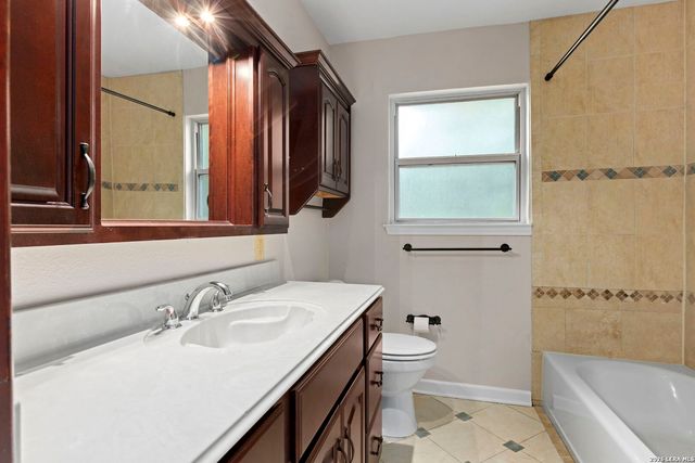 117 BRYKER DR, Terrell Hills, TX 78209