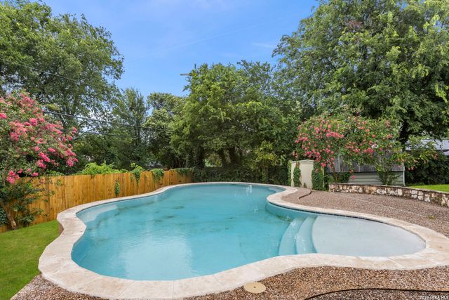 117 BRYKER DR, Terrell Hills, TX 78209