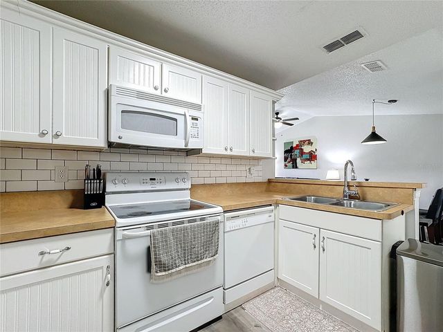 3202 QUEEN PALMS COURT, Kissimmee, FL 34747