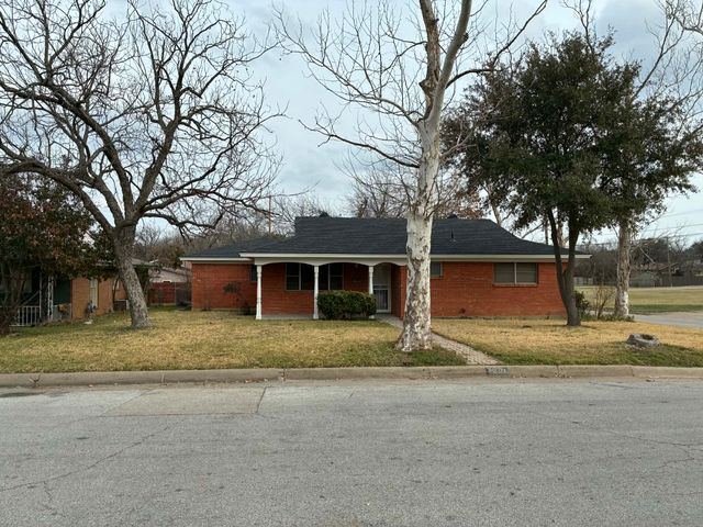 2421 Shalon Avenue, Fort Worth, TX 76112