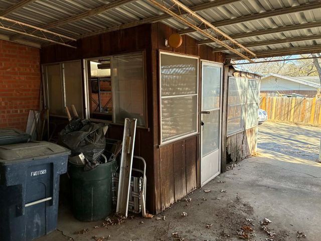 2421 Shalon Avenue, Fort Worth, TX 76112