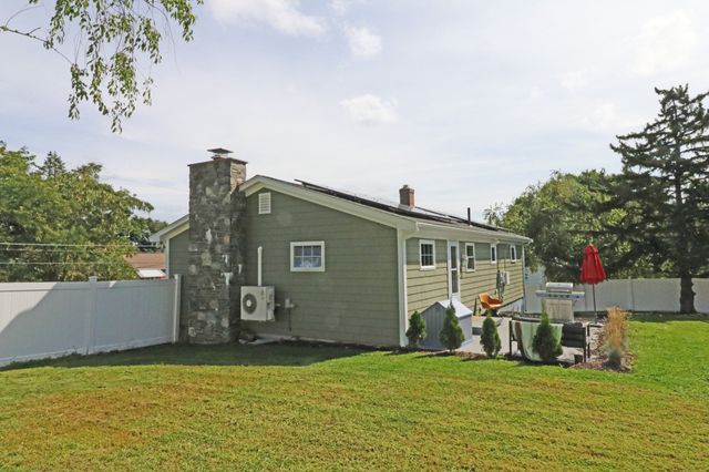 85 Forsyth Ave, Somerset, MA 02726
