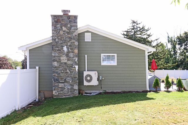 85 Forsyth Ave, Somerset, MA 02726