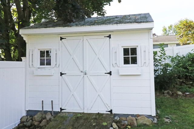 85 Forsyth Ave, Somerset, MA 02726