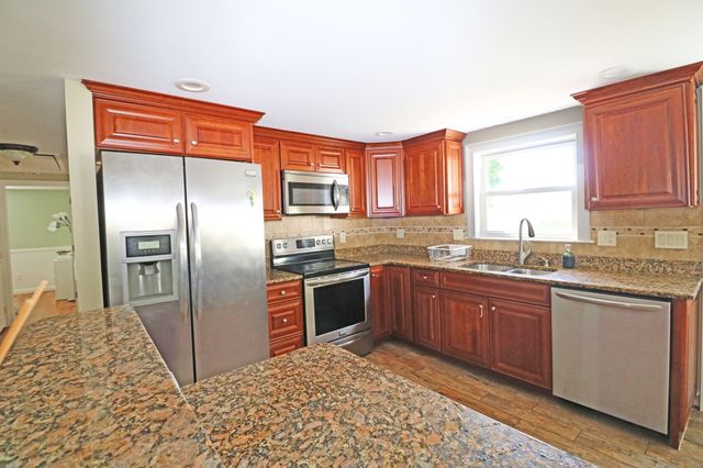 85 Forsyth Ave, Somerset, MA 02726