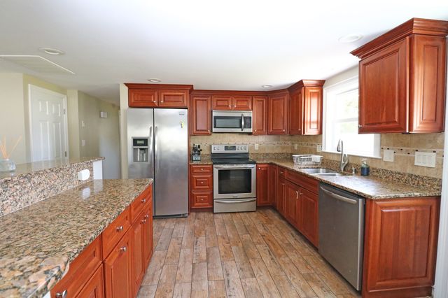 85 Forsyth Ave, Somerset, MA 02726