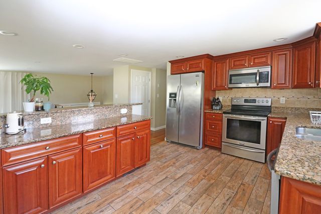 85 Forsyth Ave, Somerset, MA 02726