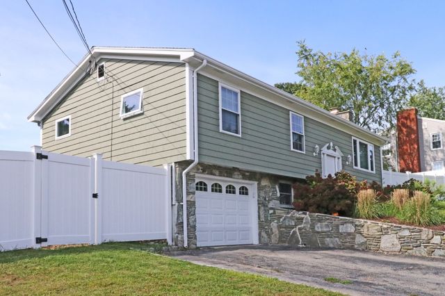 85 Forsyth Ave, Somerset, MA 02726