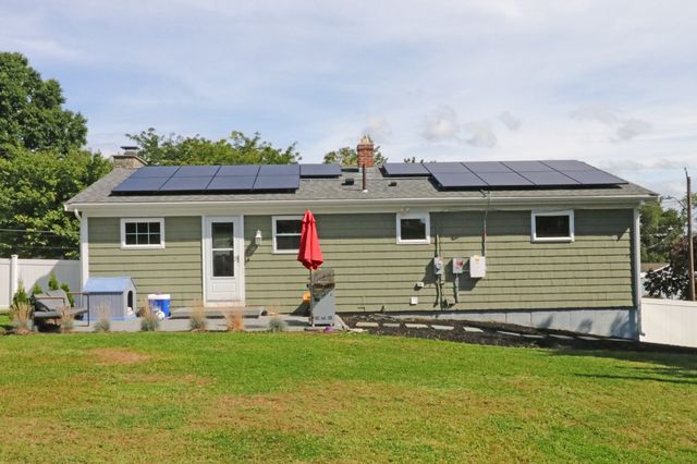 85 Forsyth Ave, Somerset, MA 02726