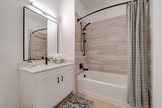 750 Hawthorn Row 2132, Vernon Hills, IL 60061