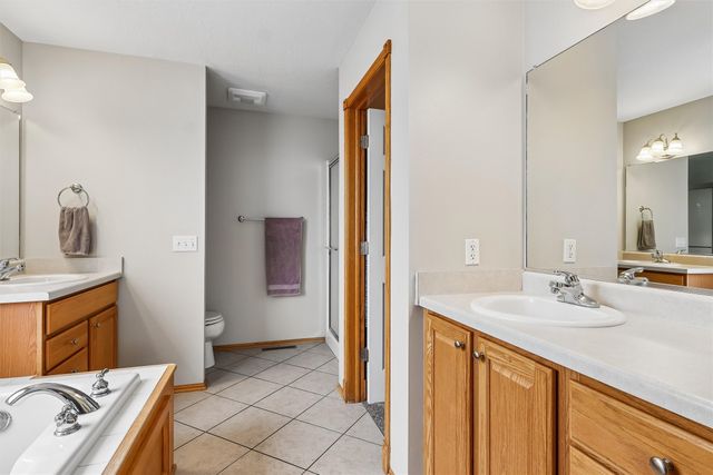 1105 NW Boulder Brook Drive, Ankeny, IA 50023