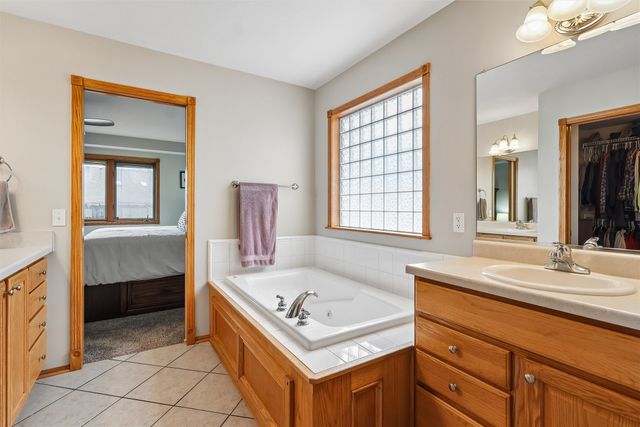 1105 NW Boulder Brook Drive, Ankeny, IA 50023