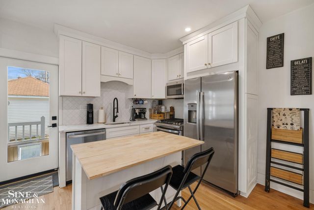 1108 Wayburn Street, Grosse Pointe, MI 48230