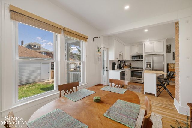 1108 Wayburn Street, Grosse Pointe, MI 48230