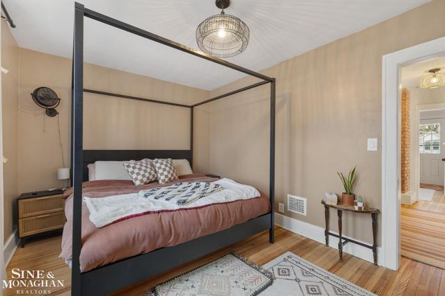 1108 Wayburn Street, Grosse Pointe, MI 48230