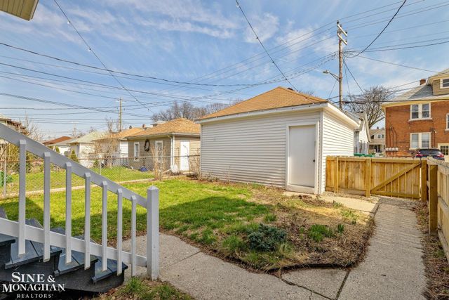 1108 Wayburn Street, Grosse Pointe, MI 48230