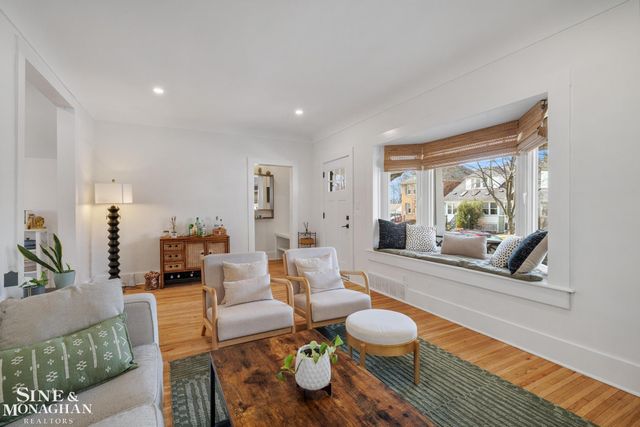 1108 Wayburn Street, Grosse Pointe, MI 48230