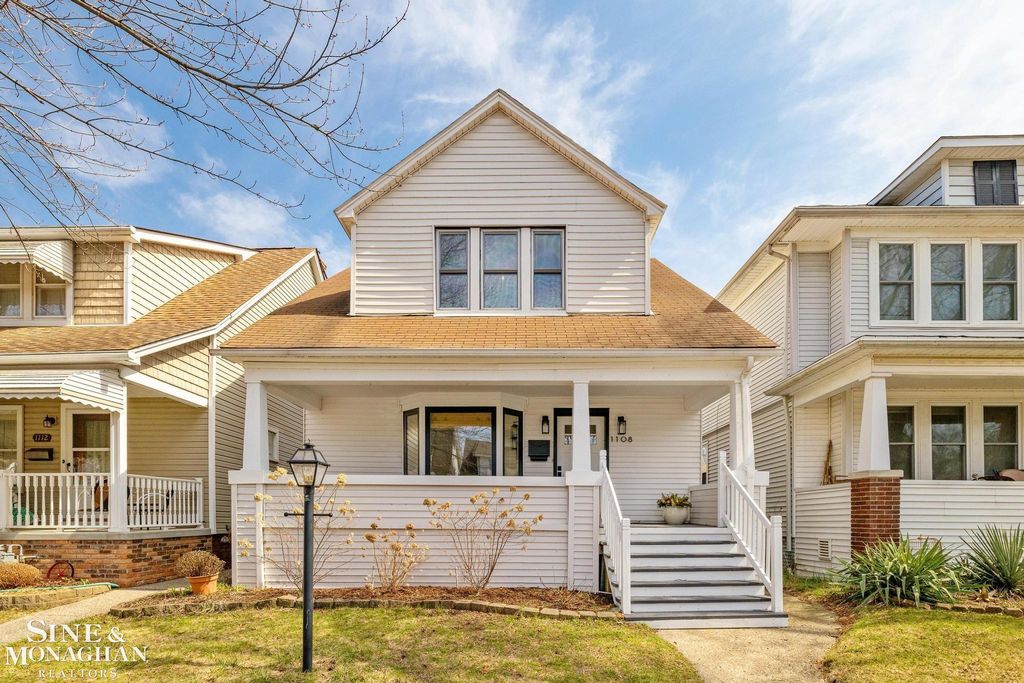 1108 Wayburn Street, Grosse Pointe, MI 48230
