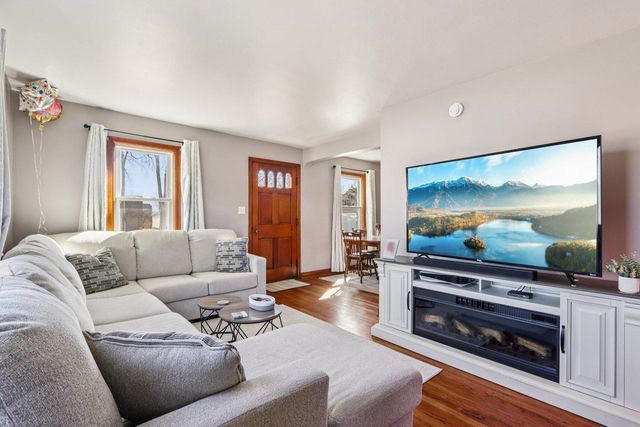 222 Hyde Park AVENUE, Waukesha, WI 53188