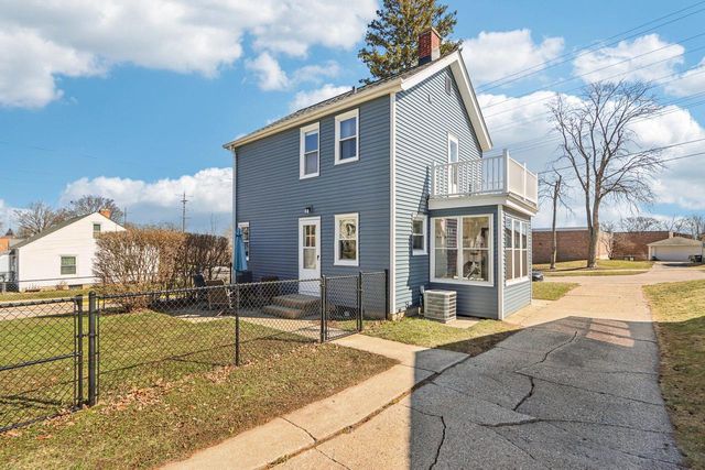 222 Hyde Park AVENUE, Waukesha, WI 53188