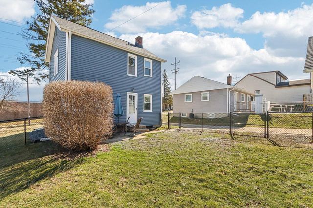 222 Hyde Park AVENUE, Waukesha, WI 53188