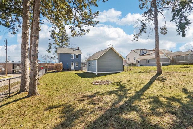 222 Hyde Park AVENUE, Waukesha, WI 53188