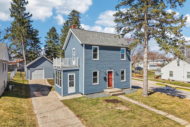 222 Hyde Park AVENUE, Waukesha, WI 53188