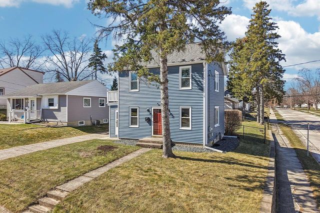 222 Hyde Park AVENUE, Waukesha, WI 53188