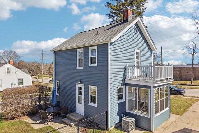 222 Hyde Park AVENUE, Waukesha, WI 53188