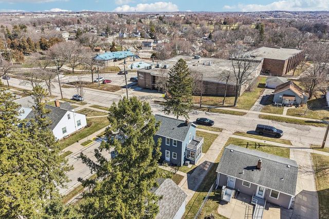 222 Hyde Park AVENUE, Waukesha, WI 53188