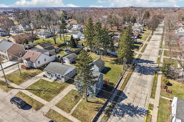 222 Hyde Park AVENUE, Waukesha, WI 53188