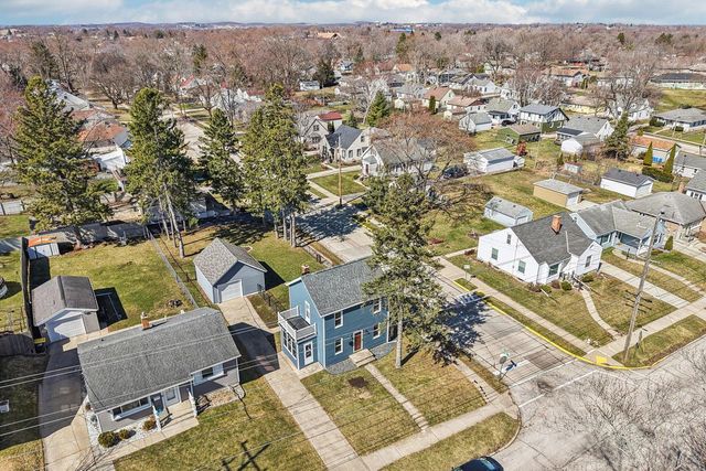 222 Hyde Park AVENUE, Waukesha, WI 53188