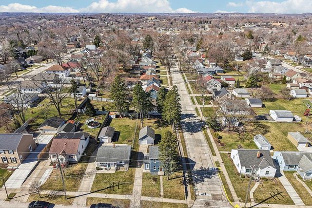 222 Hyde Park AVENUE, Waukesha, WI 53188