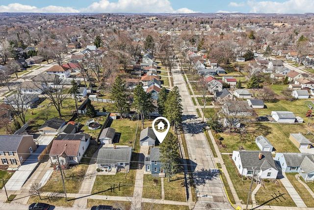 222 Hyde Park AVENUE, Waukesha, WI 53188