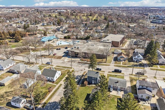 222 Hyde Park AVENUE, Waukesha, WI 53188