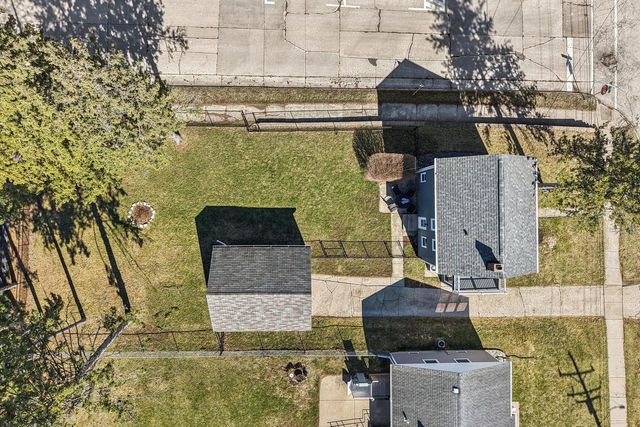 222 Hyde Park AVENUE, Waukesha, WI 53188