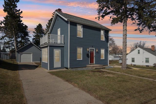 222 Hyde Park AVENUE, Waukesha, WI 53188