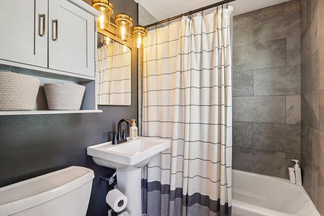 222 Hyde Park AVENUE, Waukesha, WI 53188