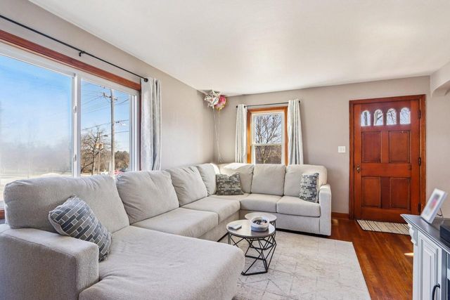 222 Hyde Park AVENUE, Waukesha, WI 53188