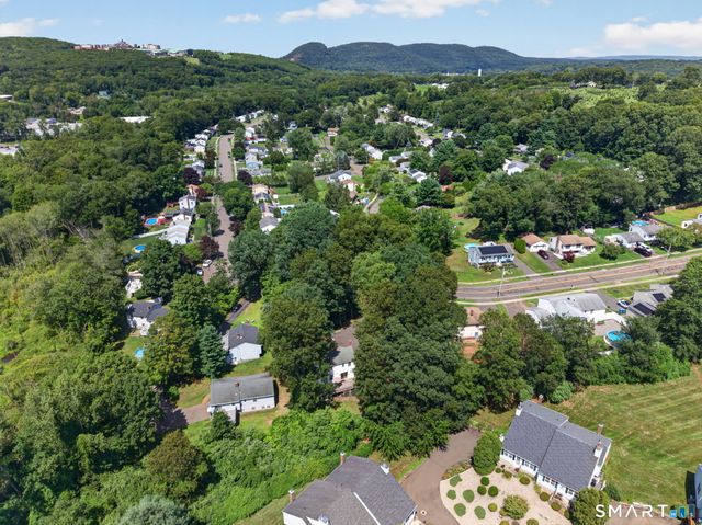 224 Anns Farm Road, Hamden, CT 06518
