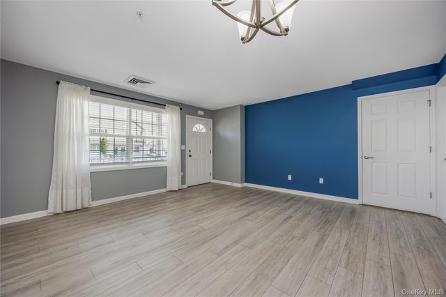 1003 Willow Lane, Valley Stream, NY 11580