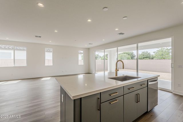 17655 W CRAWFORDSVILLE Drive, Surprise, AZ 85388