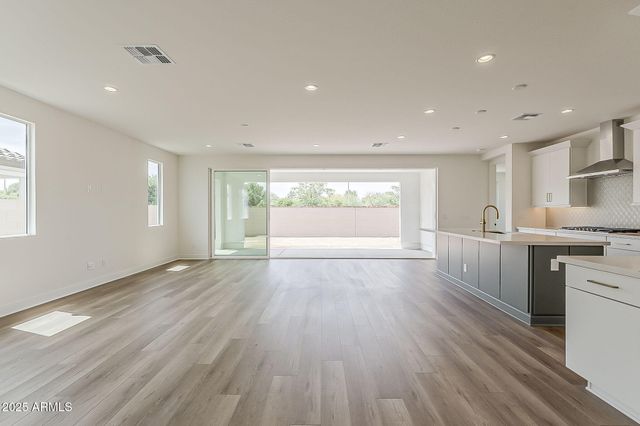 17655 W CRAWFORDSVILLE Drive, Surprise, AZ 85388