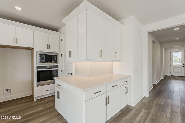 17655 W CRAWFORDSVILLE Drive, Surprise, AZ 85388