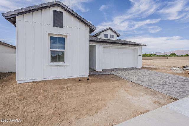 17655 W CRAWFORDSVILLE Drive, Surprise, AZ 85388