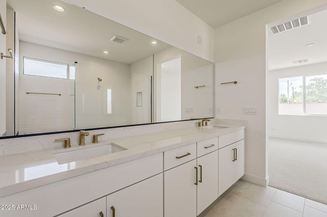 17655 W CRAWFORDSVILLE Drive, Surprise, AZ 85388